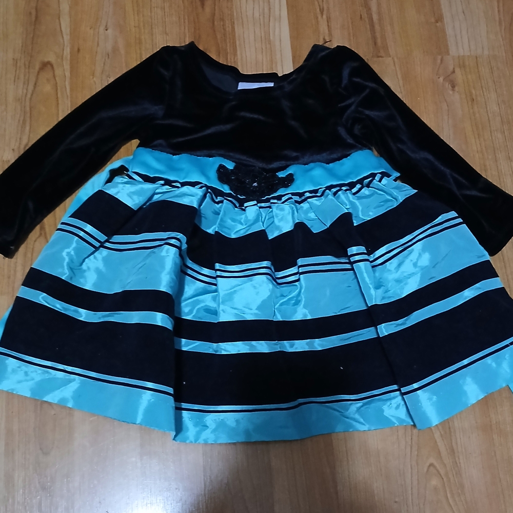 Iris & Ivy Black and Teal Dress
